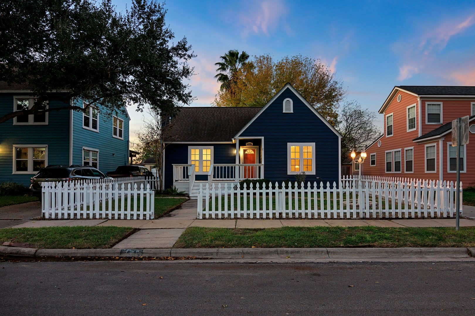 3 Bedroom 1.5 Bath Home just blocks from Ocean Drive – photo 3