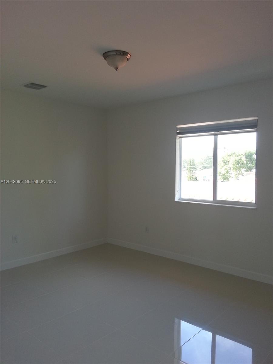 1029 Southwest 11th Avenue – photo 3