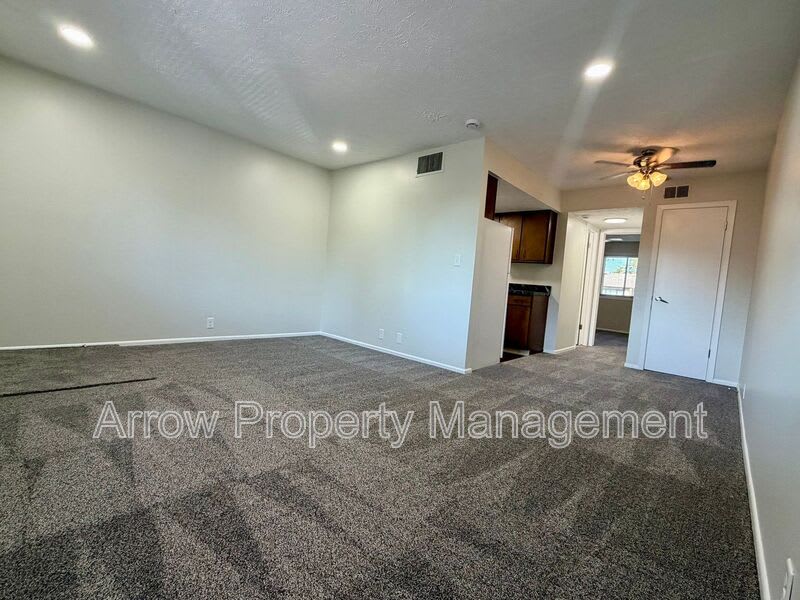 2338 Lynn Street 12 – photo 5