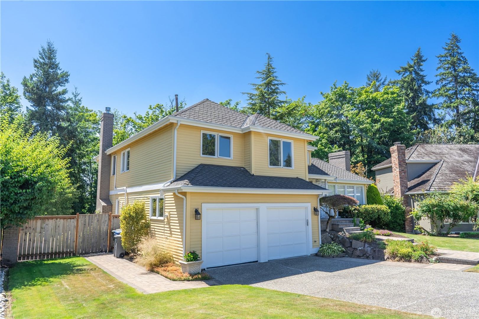 4Bd/2.5Ba Bellevue Home – photo 3