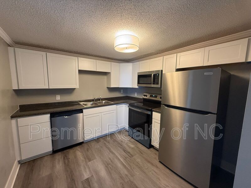 7596 Broad Street – photo 4