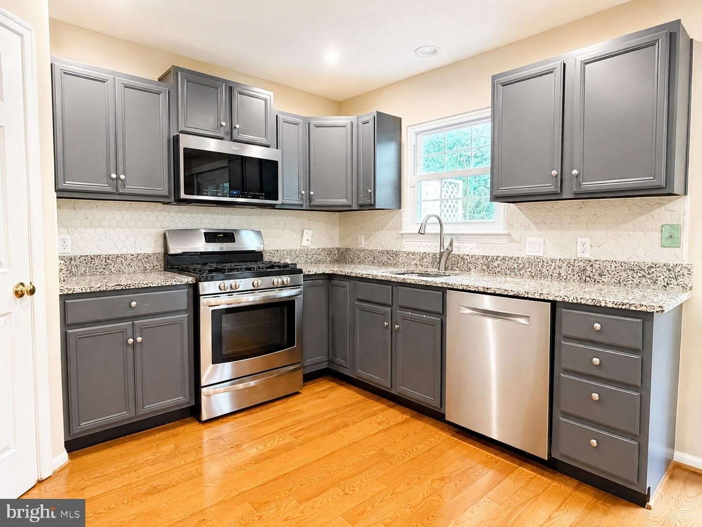 6556 RIDGEBORNE Drive – photo 5