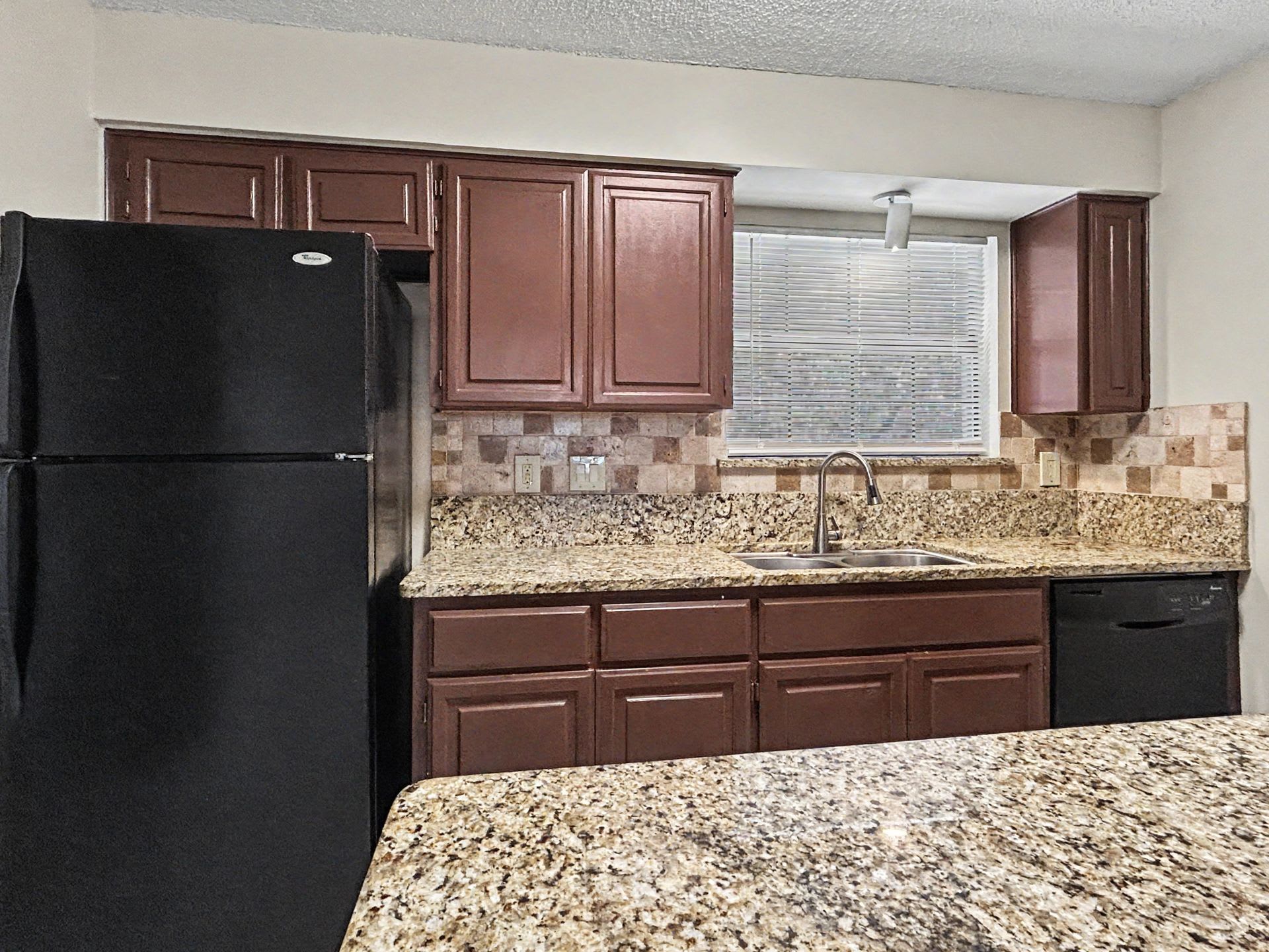 Charming 2BR Condo with Vaulted Ceilings, Fireplace & Pool Access – photo 2