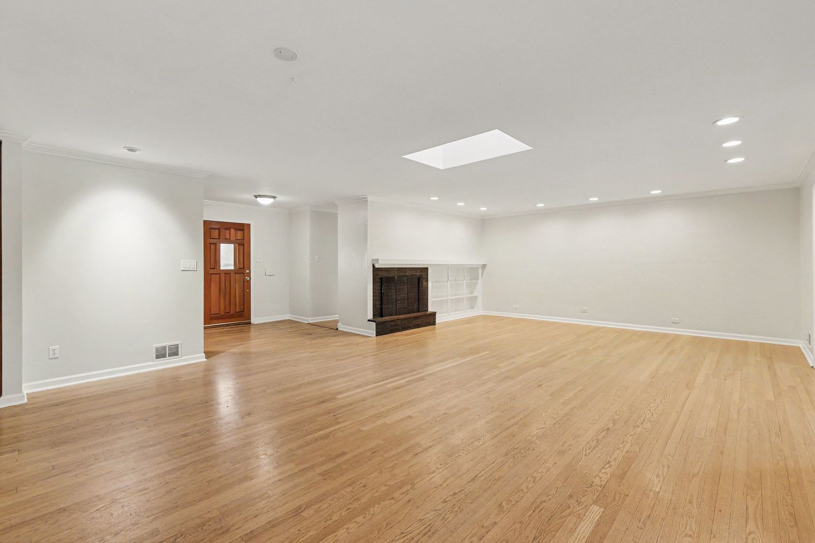 Beautifully Updated 4BR Home Blending Mid-Century Charm & Modern Comfort – photo 4