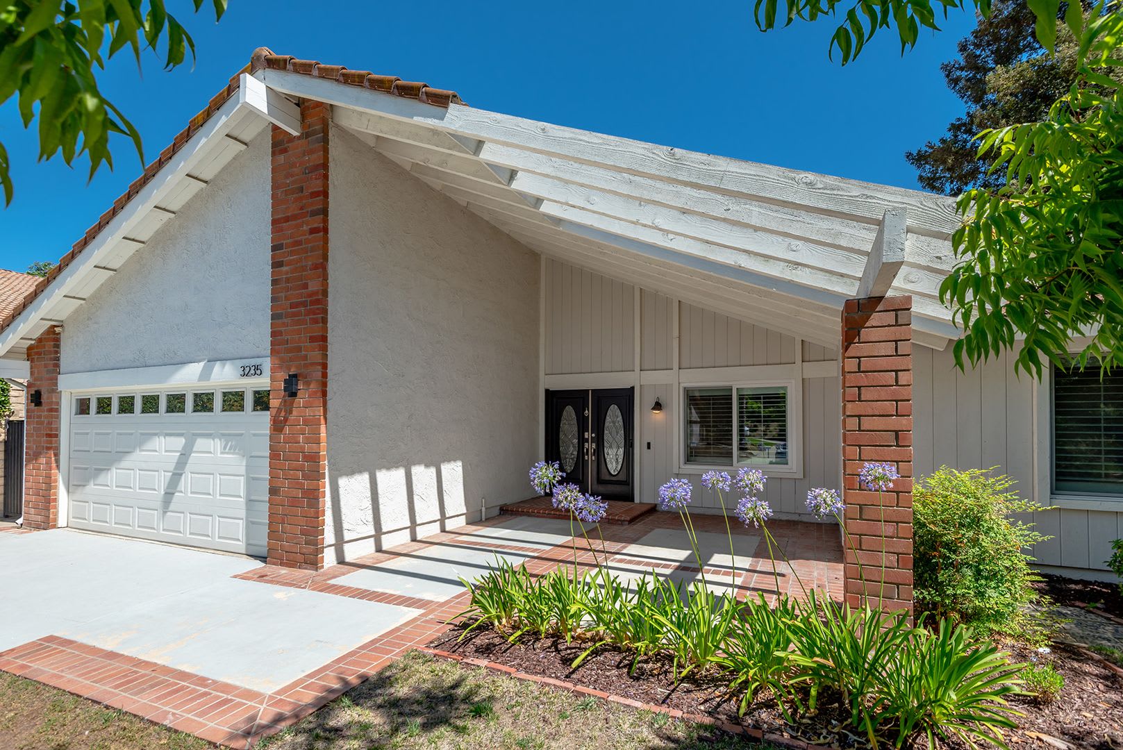 Fully Remodeled 4 Bed + 2.5 Bath Home in Desirable Westlake Hills! – photo 2