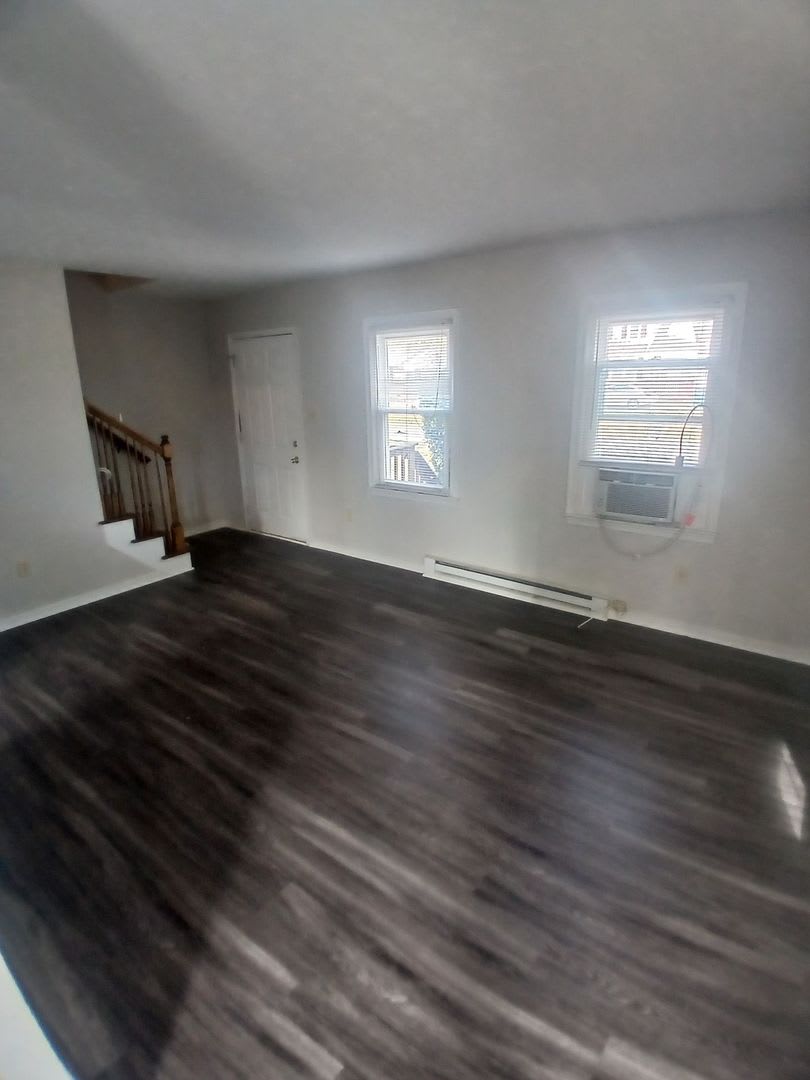 1/2 MONTH FREE- SIGN BY 9/01/2026 Large Deck- A Must See!! – photo 4