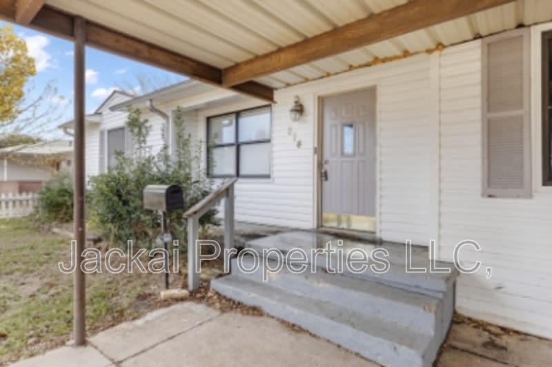 814 East Centennial Street – photo 2