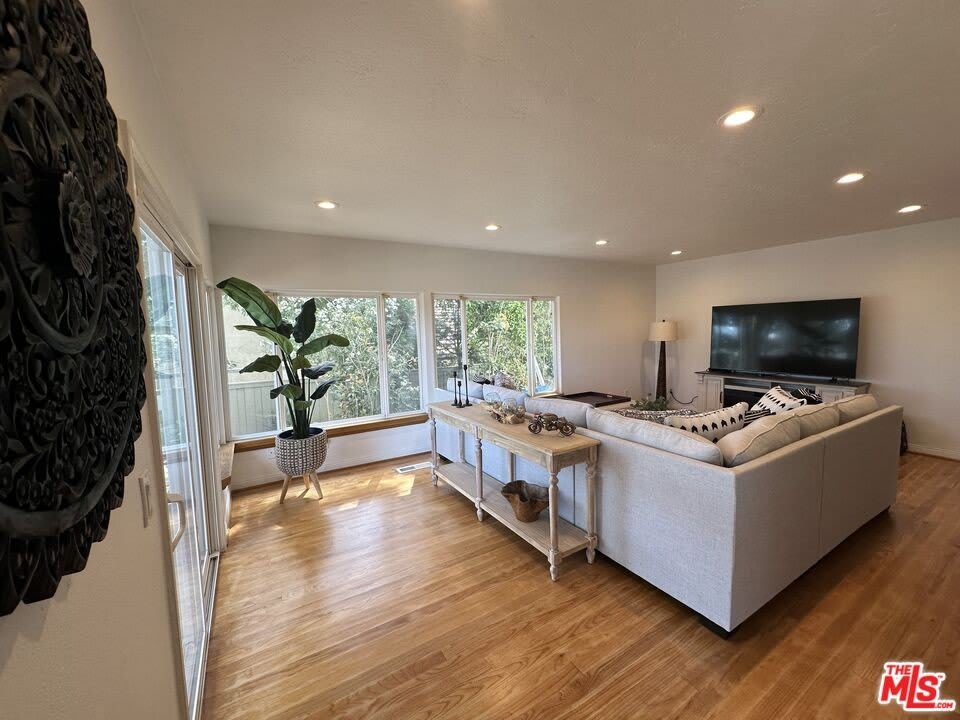 2846 Angelo Dr – photo 3