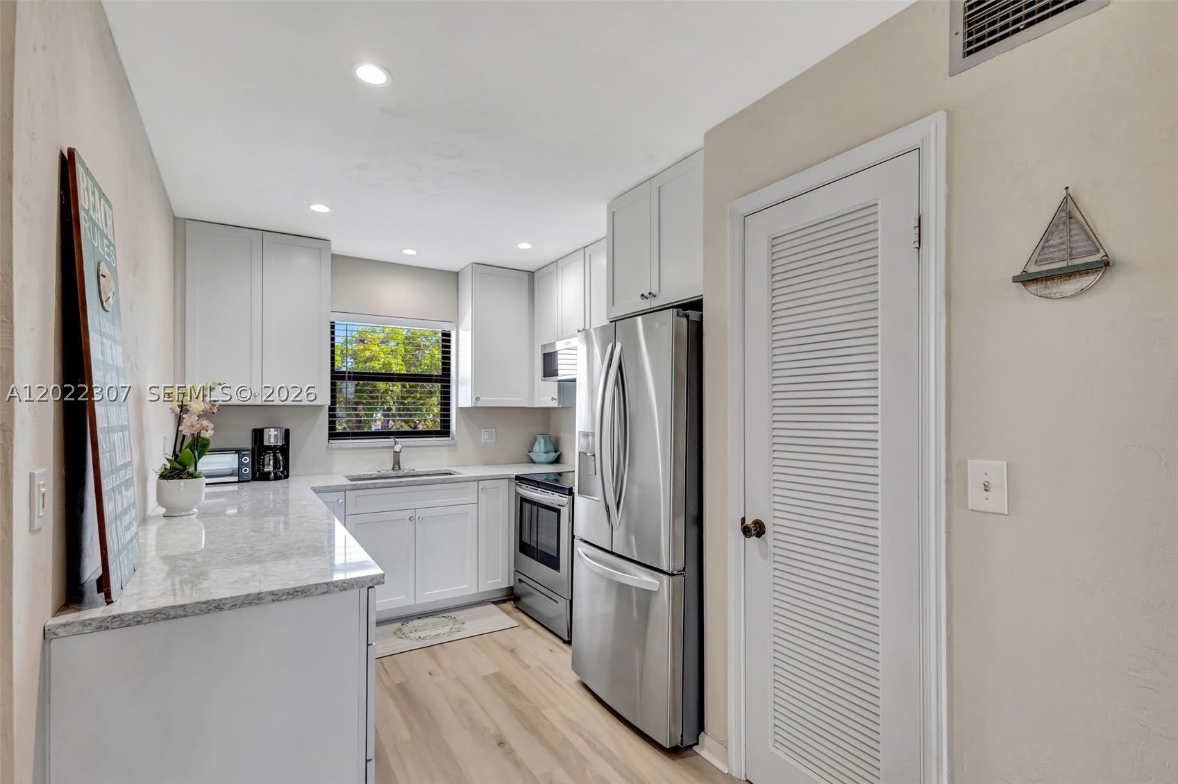 755 Saturn St – photo 2