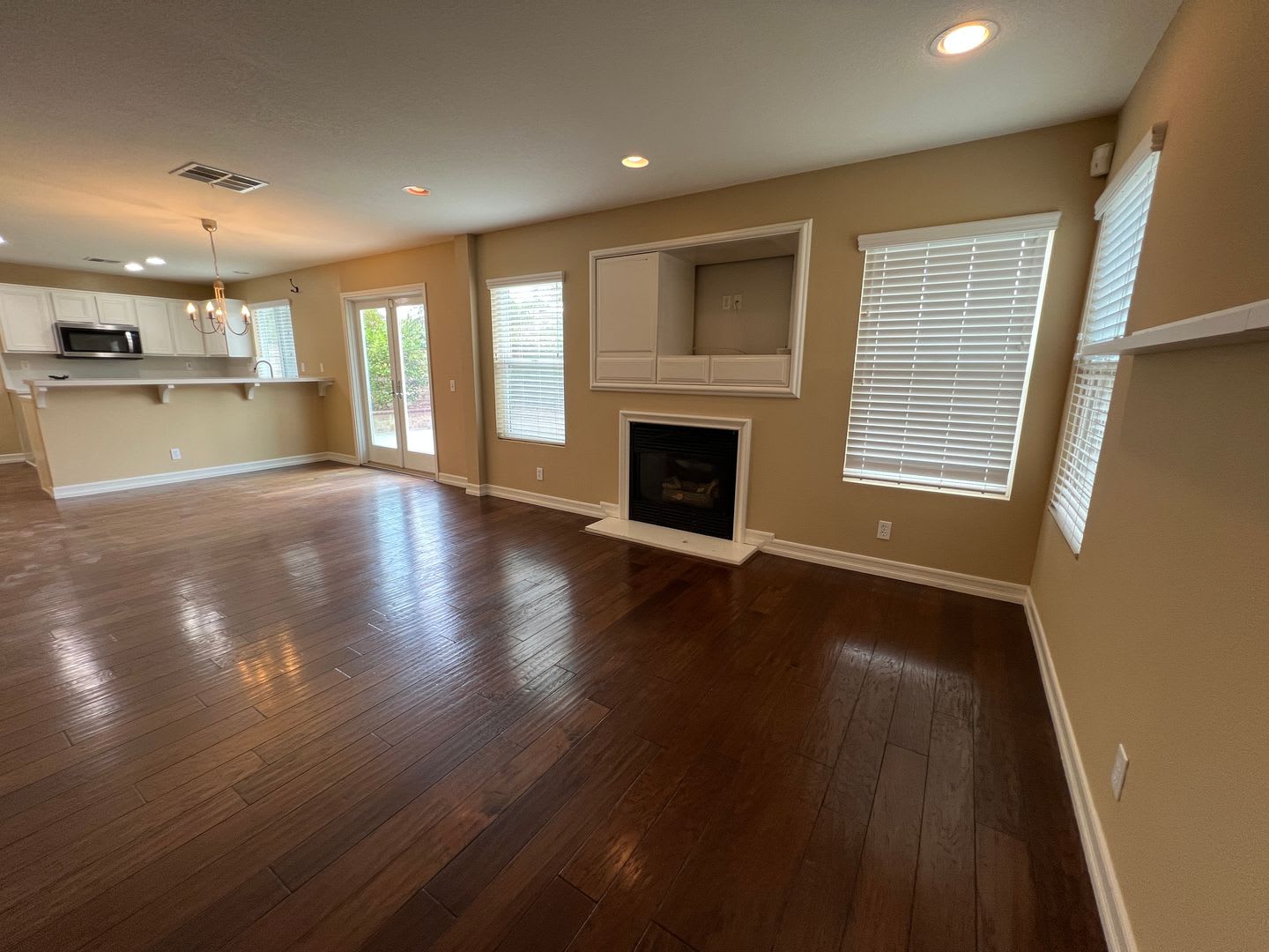 Tustin 3 bed 2.5 bath + office and bonus room – photo 4