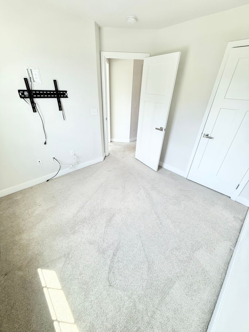 ***RENT READY-Minutes from the Base, Casino, and Ship Yard!”** – photo 5