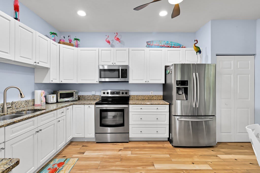 325 Hawthorne Lane – photo 2
