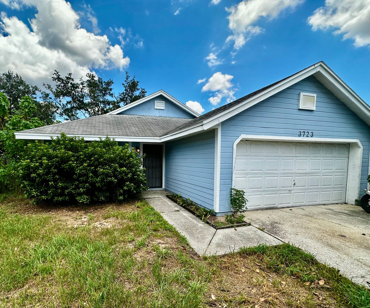 3/2 Single Family Home with EXTRA Large Backyard – photo 2