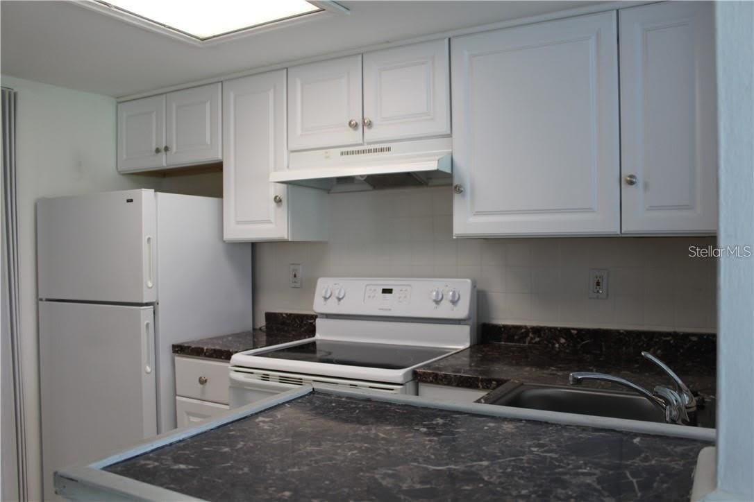 3832 N LAKE Drive – photo 2