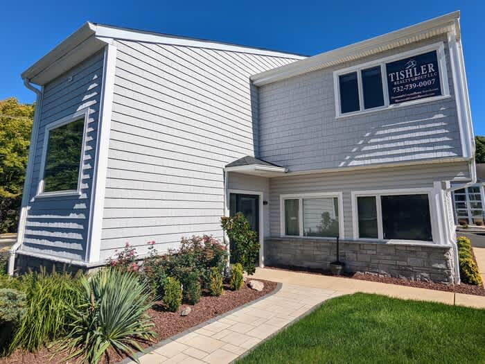 224 Middle Road – photo 2