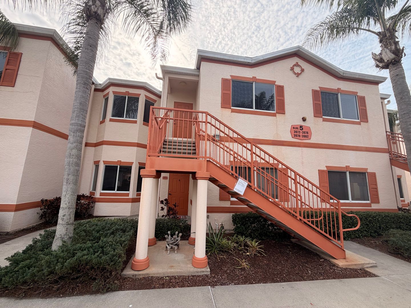 Remodeled 2/2 Upstairs Condo – photo 1