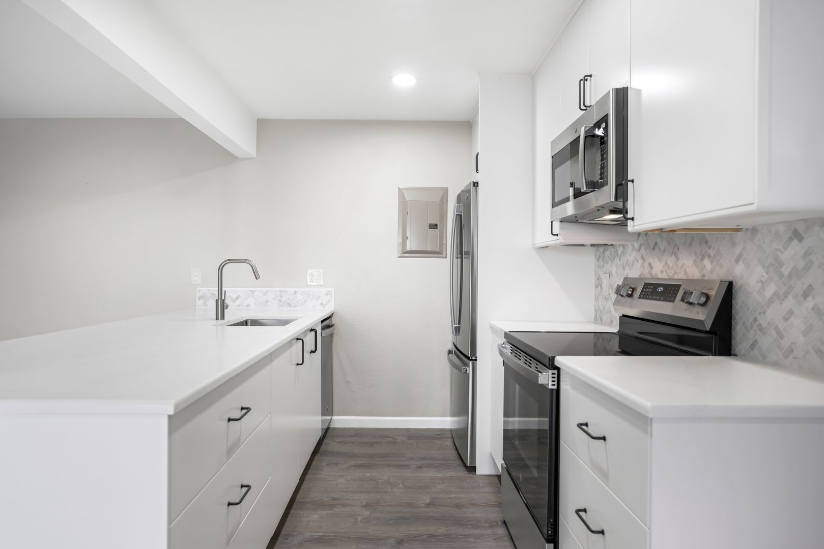 Stunning Fully Remodeled 2Bd 2Ba Top Floor Unit In The Heart Of Boulder – photo 3