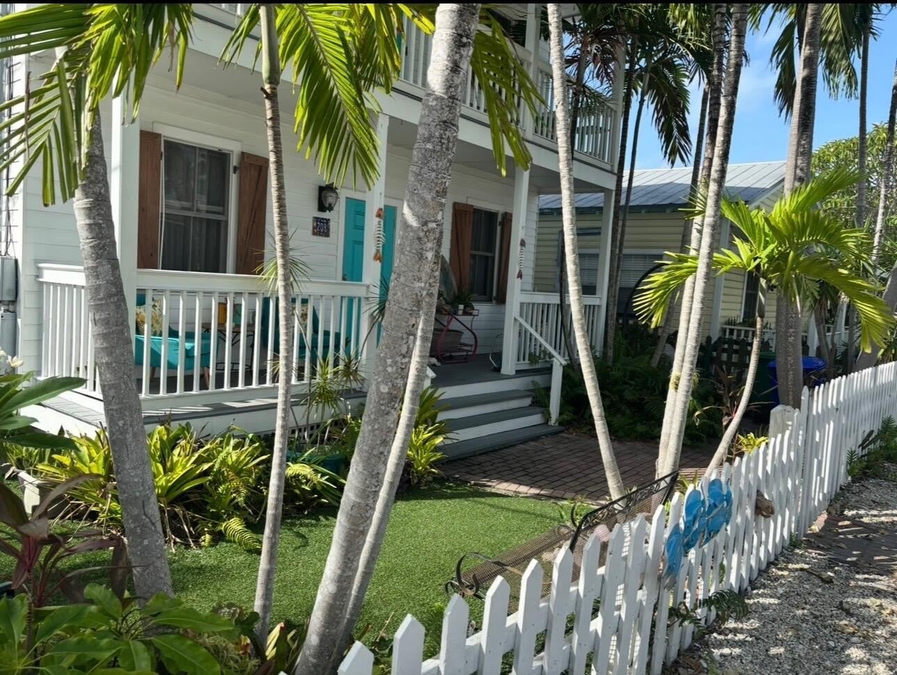 208 Olivia Street – photo 2