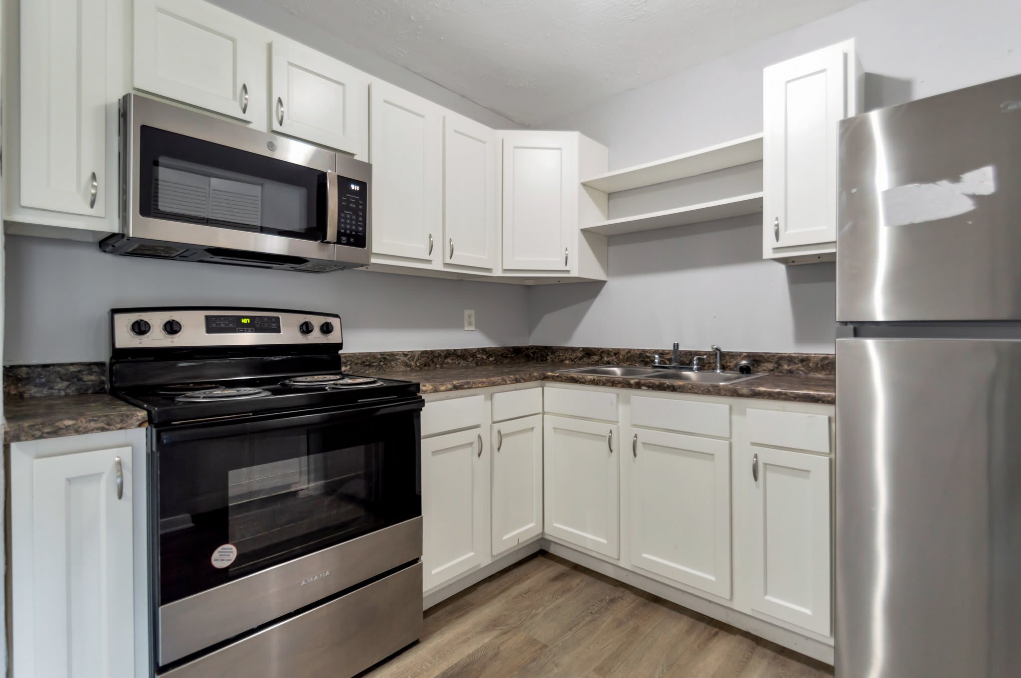 4543 Moncrief Road West – photo 2
