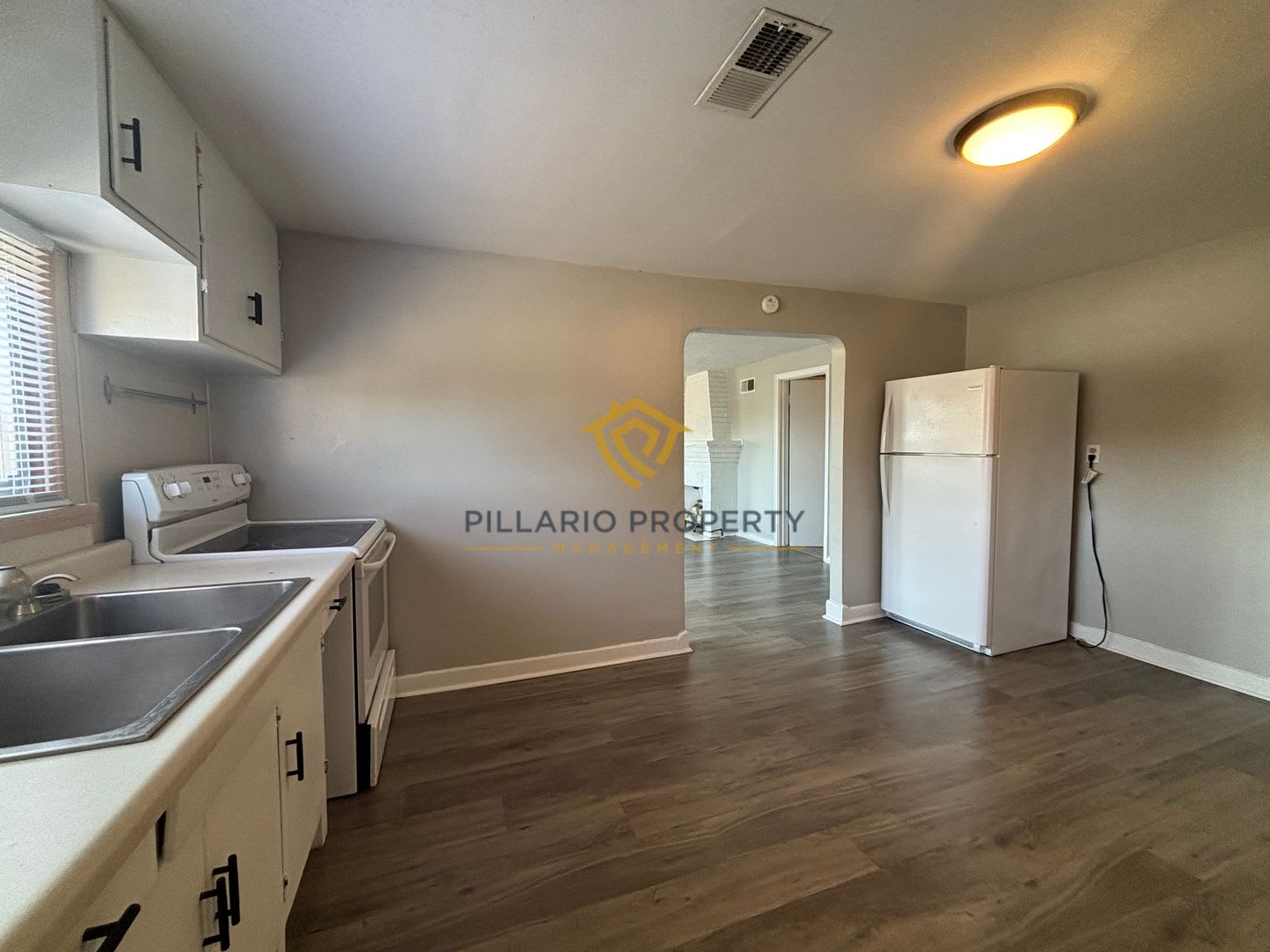 Charming Ranch On a Corner Lot in Anderson, 2 Bedroom, 1 Bathroom with Attached Garage Available NOW! – photo 3