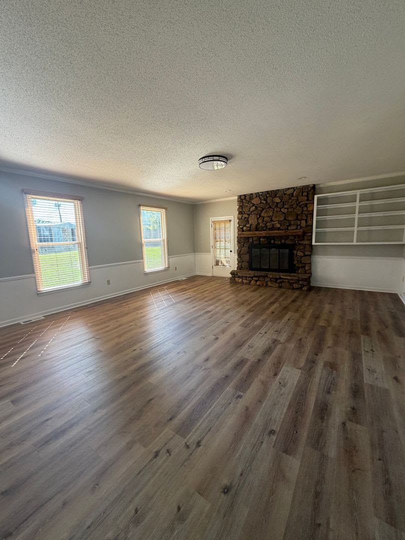 NEWLEY UPDATED HOME! AVAILABLE NOW!!! – photo 2