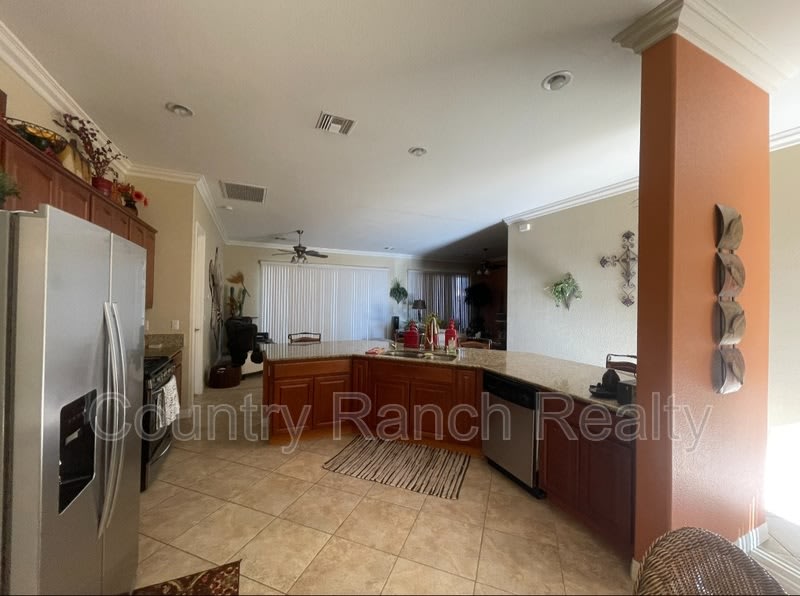 1961 East Lipan Boulevard – photo 2