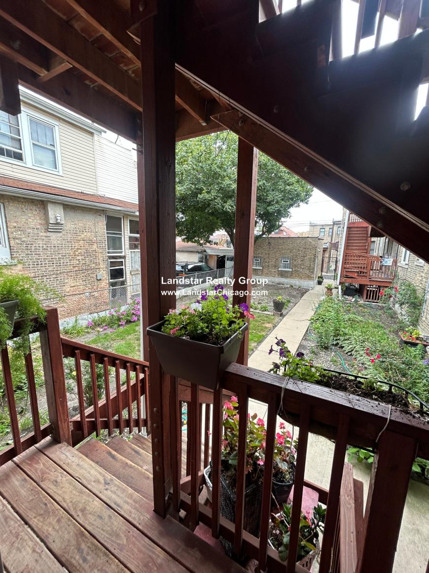 2905 North Kilbourn Ave. – photo 1