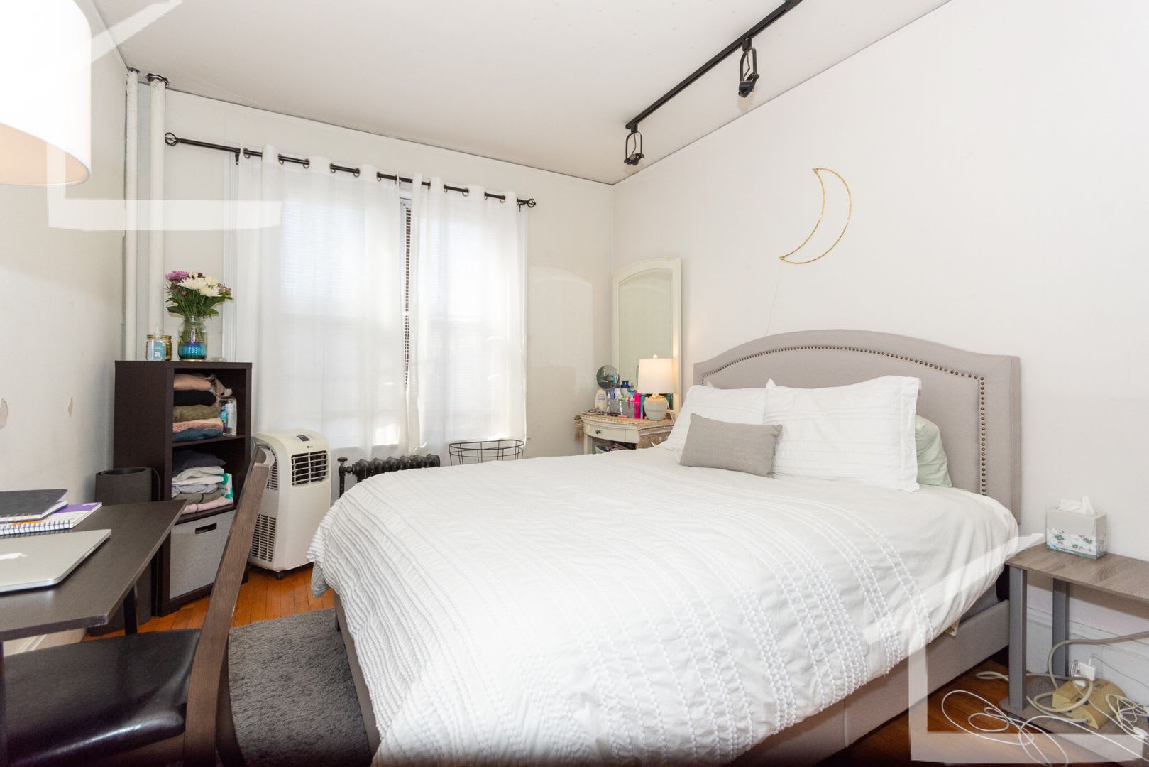 Sunny Fenway 3-Bed! – photo 4