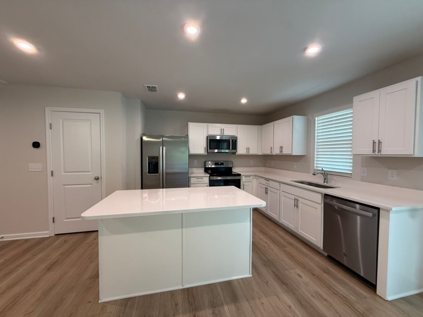 Modern 3-Bedroom Townhome in Arden Woods – photo 4