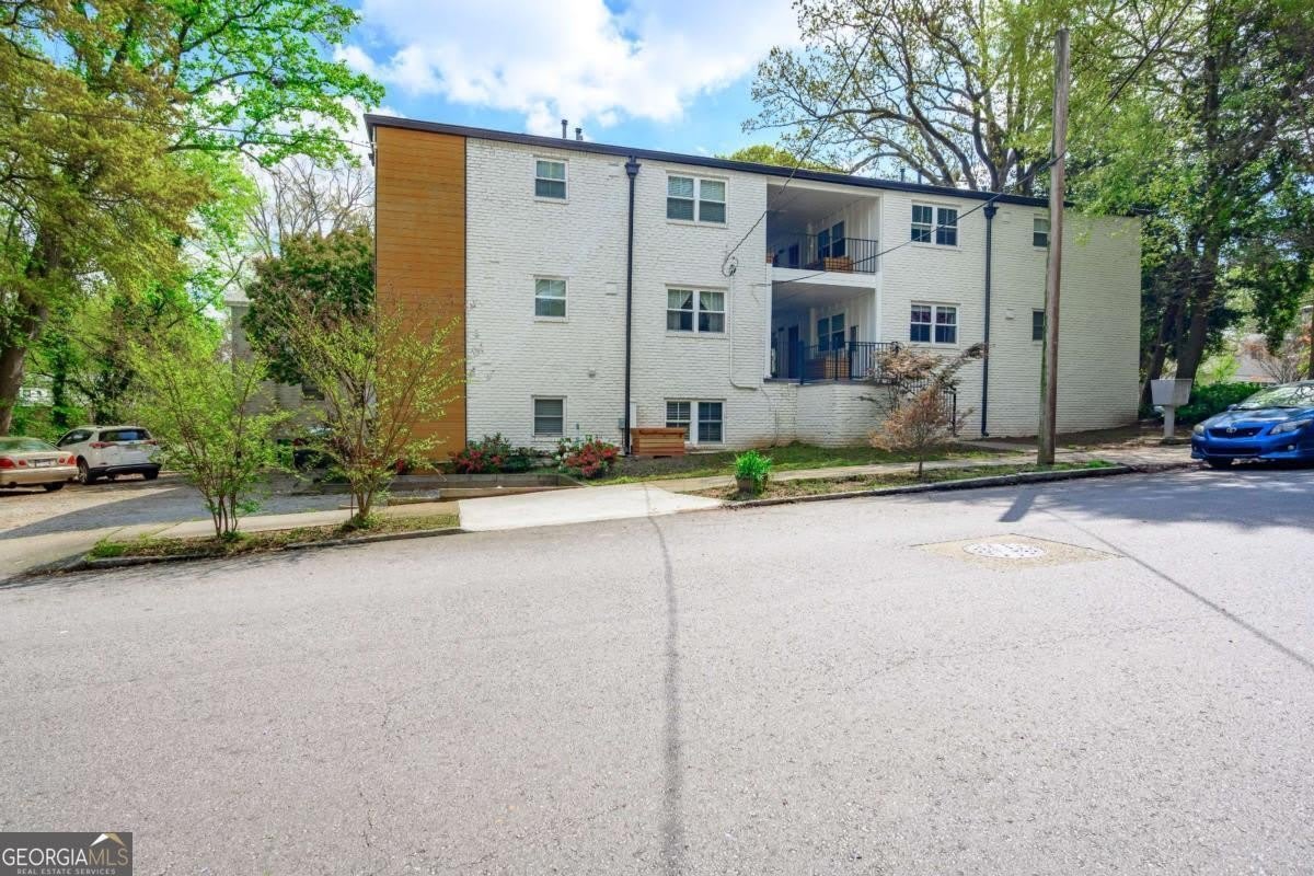 880 Saint Charles AVE NE 10 – photo 1