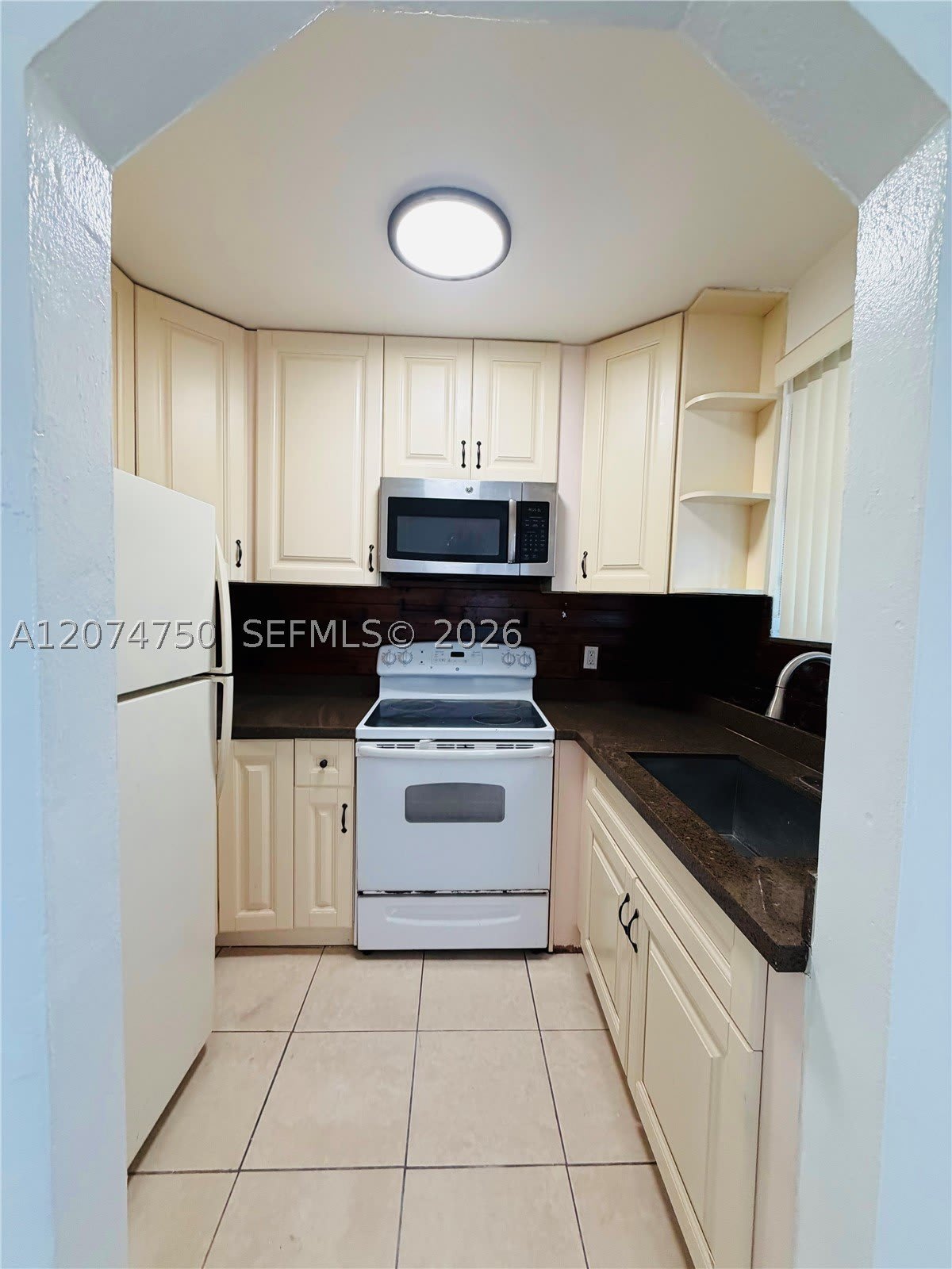 756 N 17th Ave – photo 2