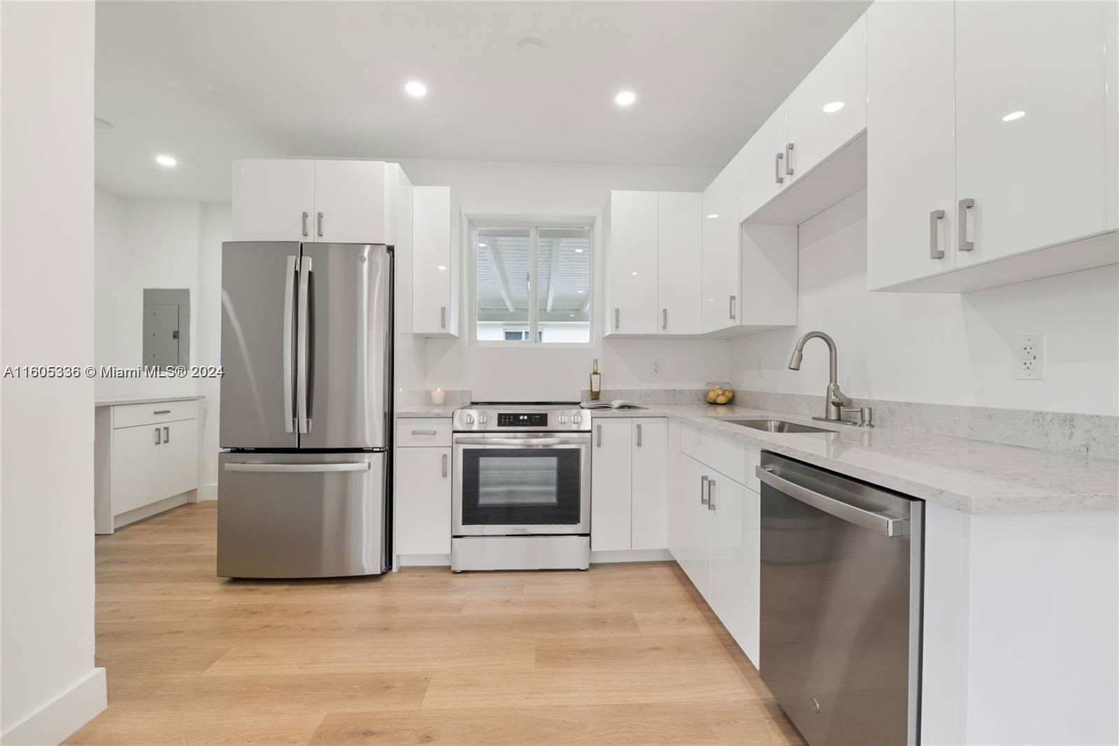 2811 Southwest 65Th Avenue – photo 2