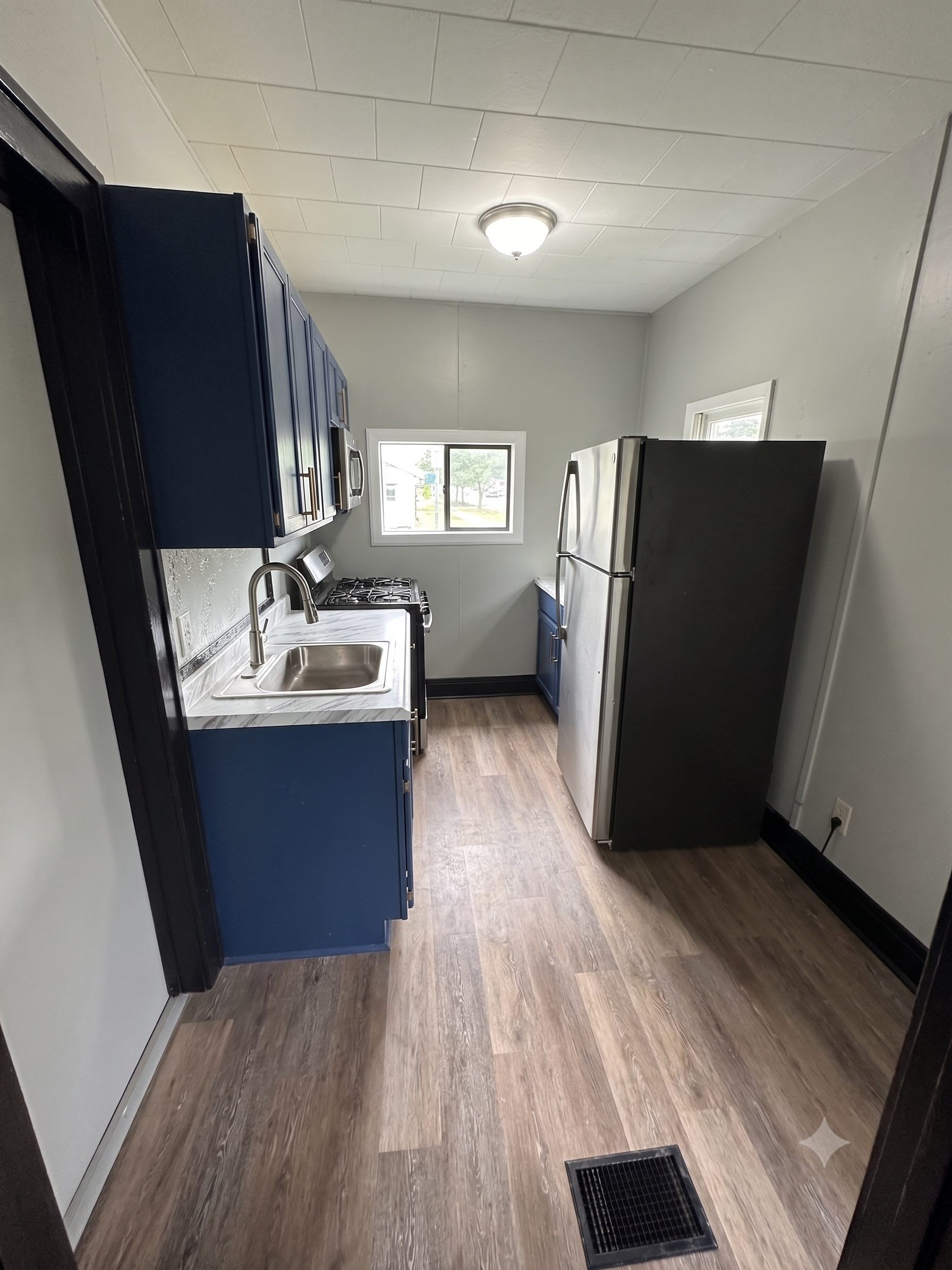 467 Fargo AvenueUnit 1 (lower Front) – photo 3
