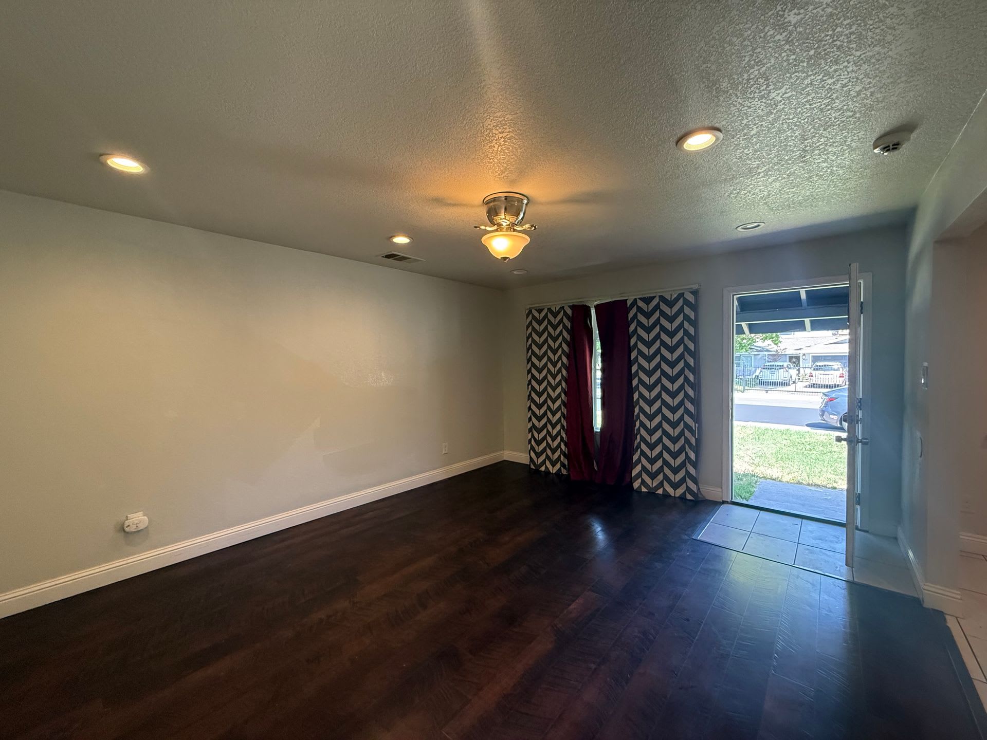 Move-In Special: $200 OFF Monthly Rent for 3 Months! – photo 5