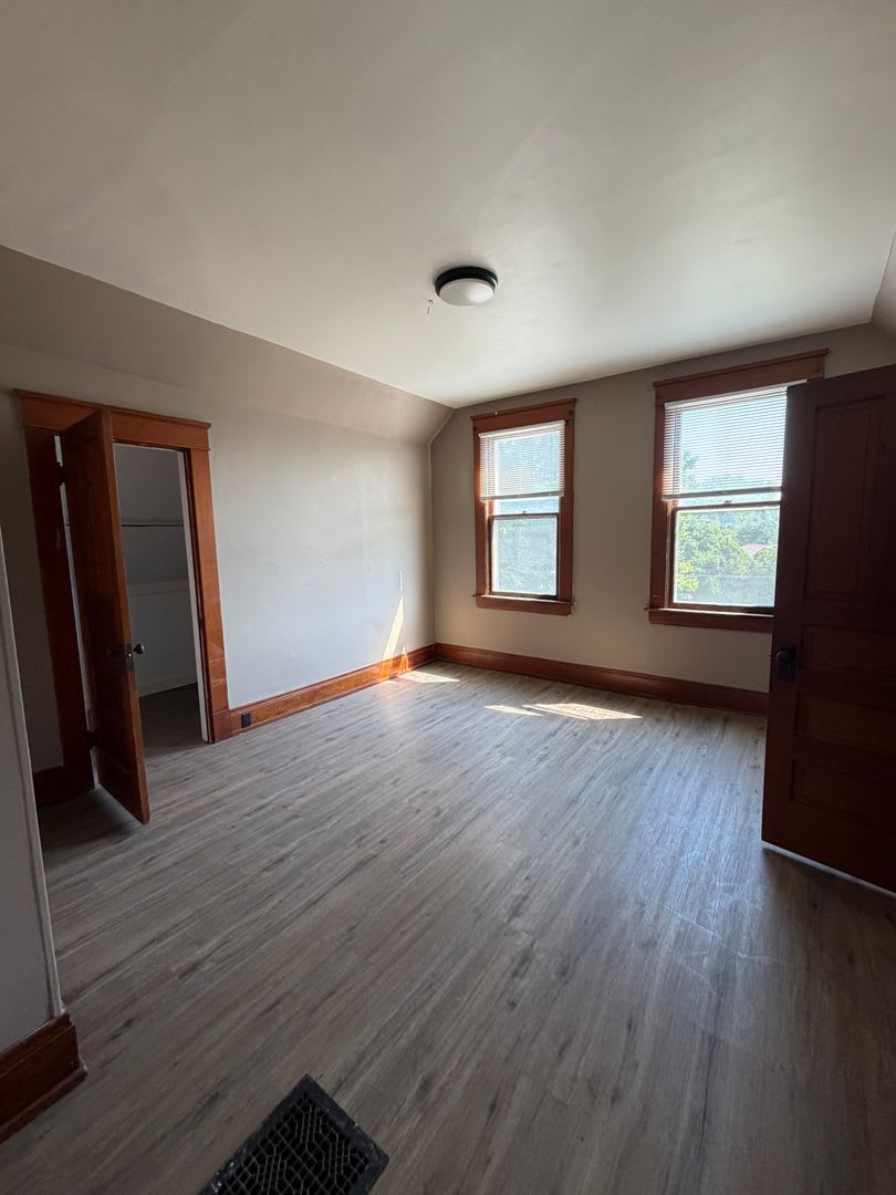 Newly Renovated 3-bedroom 1.5 bath home. Centrally located. – photo 2