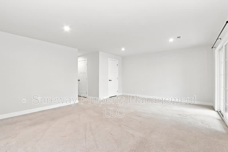 126 Nathan Dr – photo 5