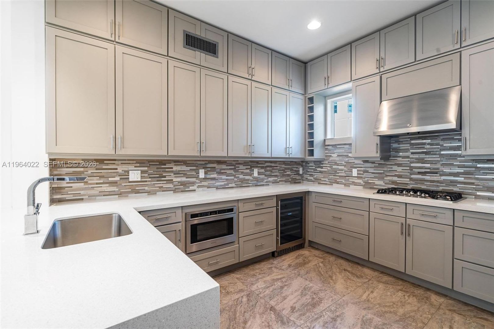 1757 NE 9th Street 0, Fort Lauderdale, FL 33304 – photo 2