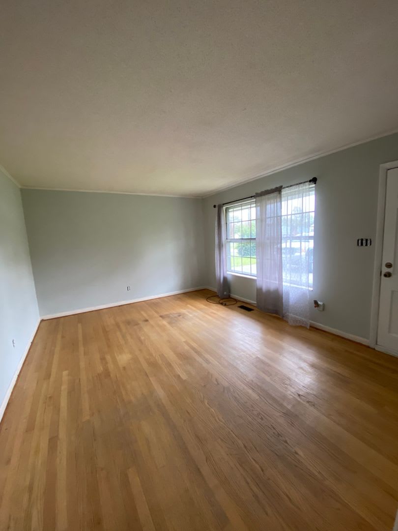 *MOVE IN SPECIAL* 1/2 OFF FIRST MONTHS RENT* 3 Bedroom 1.5 Bath House – photo 2