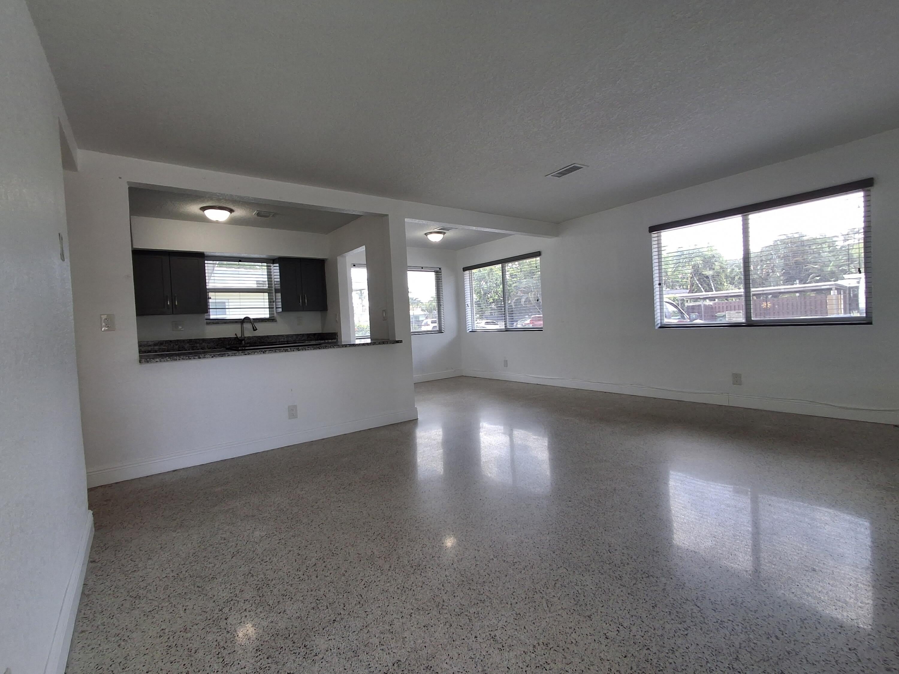 1624 NE 25th Street – photo 3