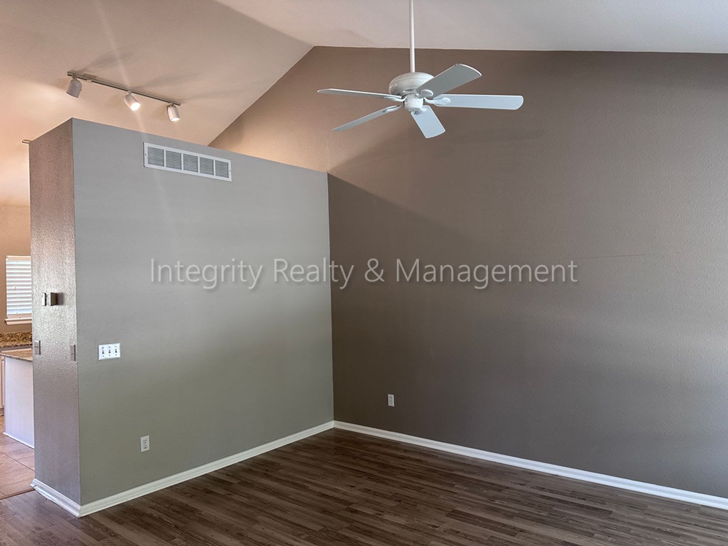 3 Bed/2.5 Bath, 1,891 Sqft – photo 4