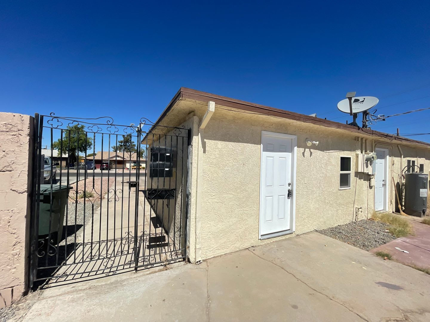 One Bedroom One Bathroom near Downtown Yuma! – photo 1