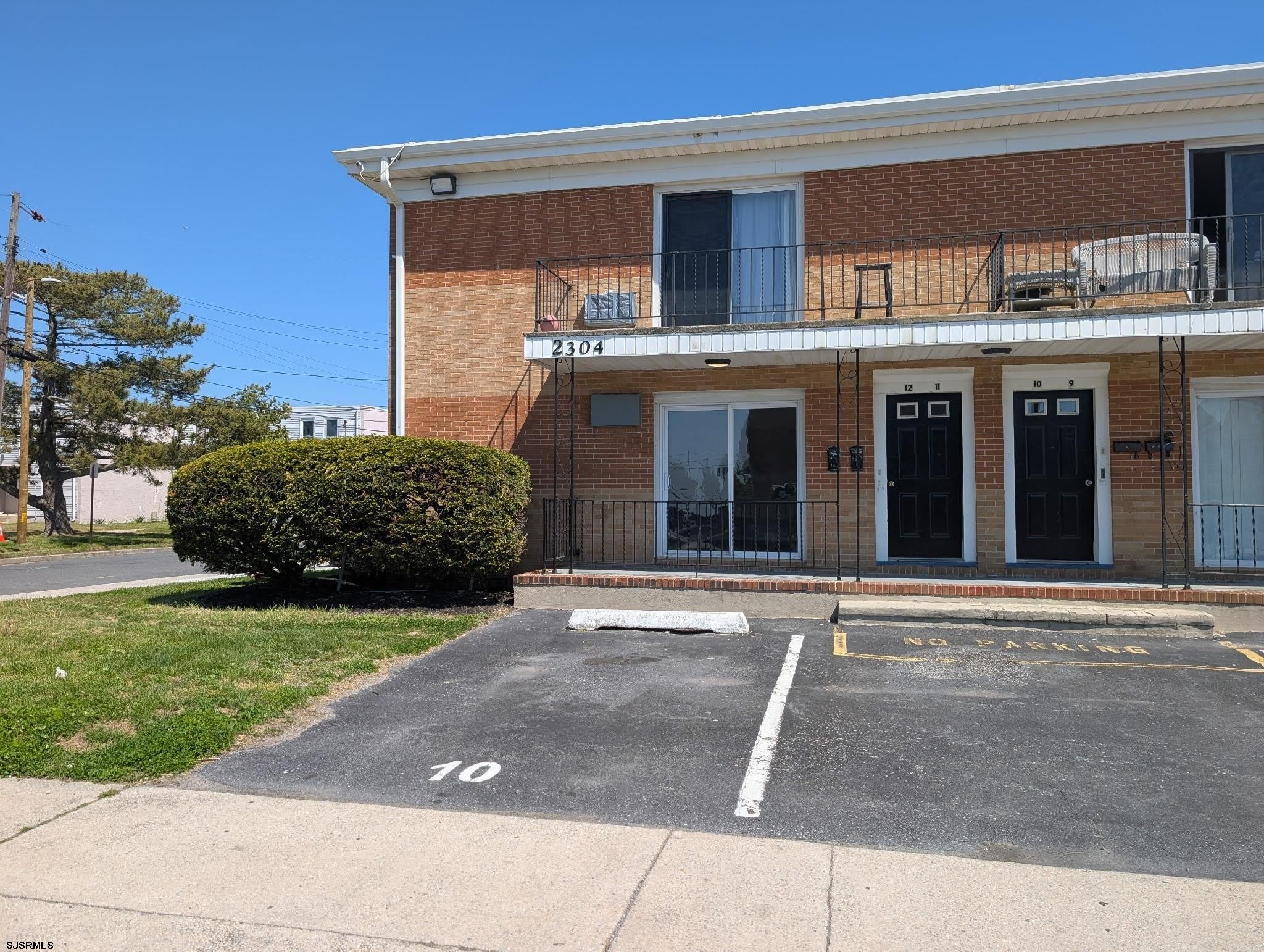 2304 Hamilton Ave – photo 1