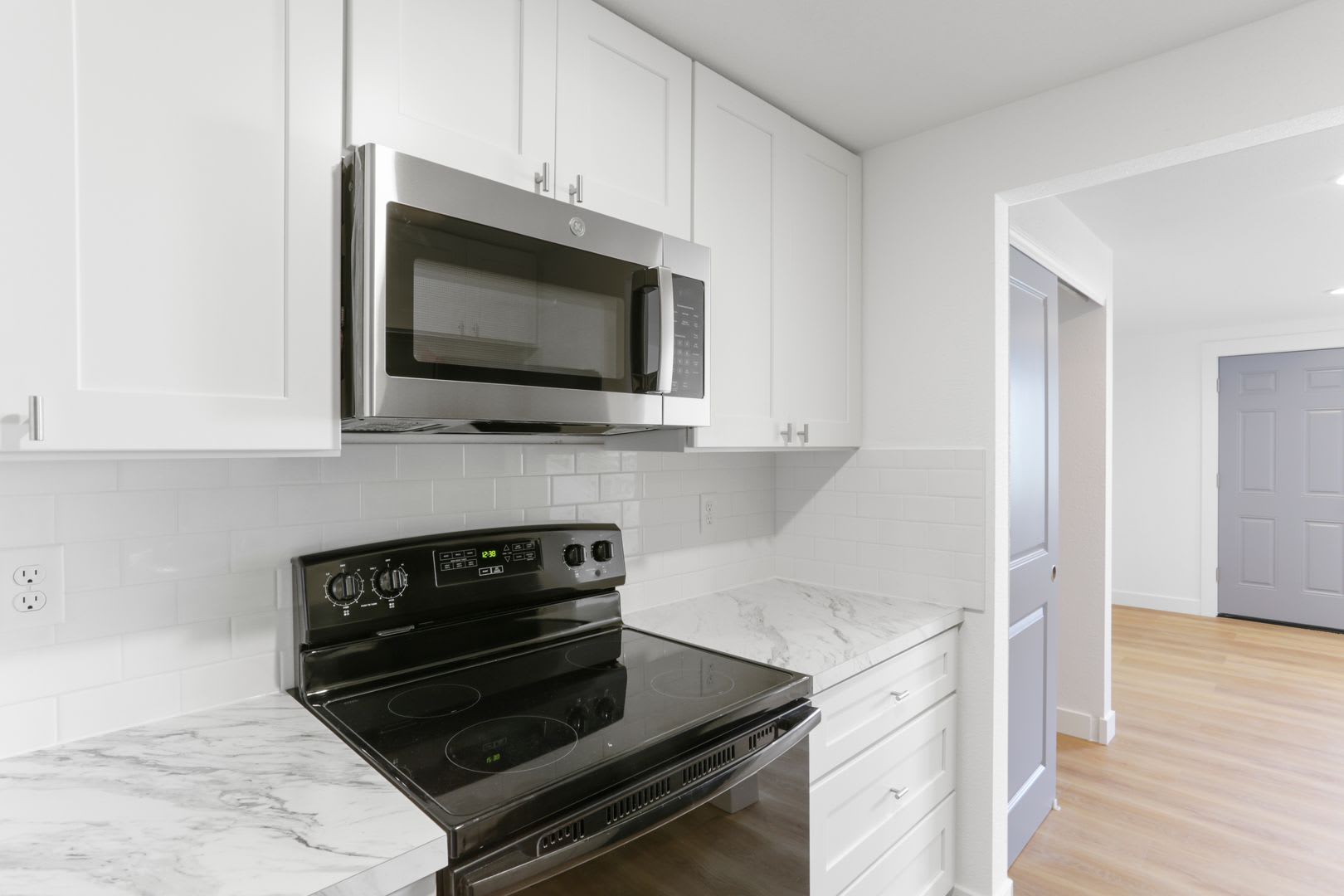 Renovated Studio Available Now! – photo 5
