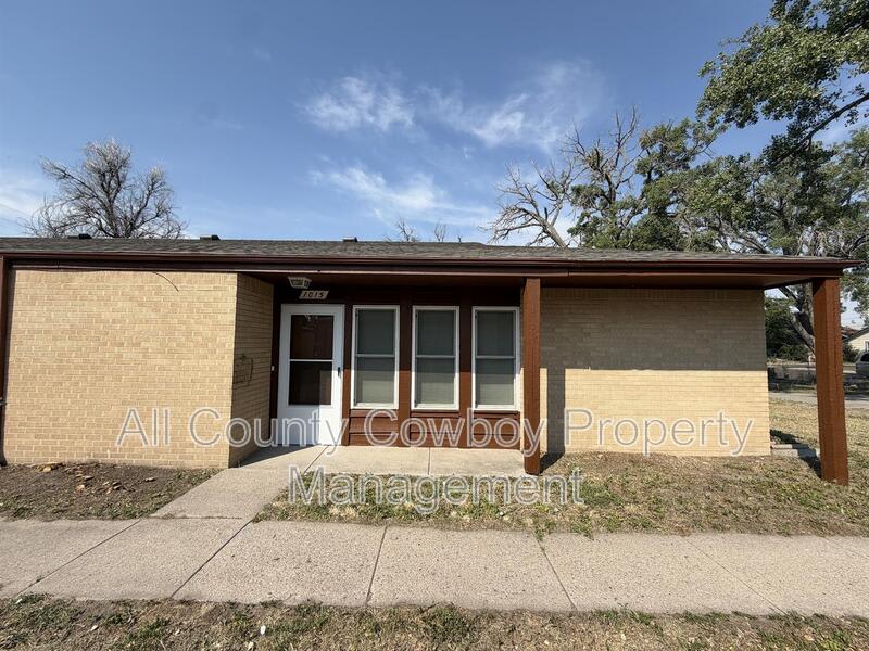 1015 E 8Th St – photo 3