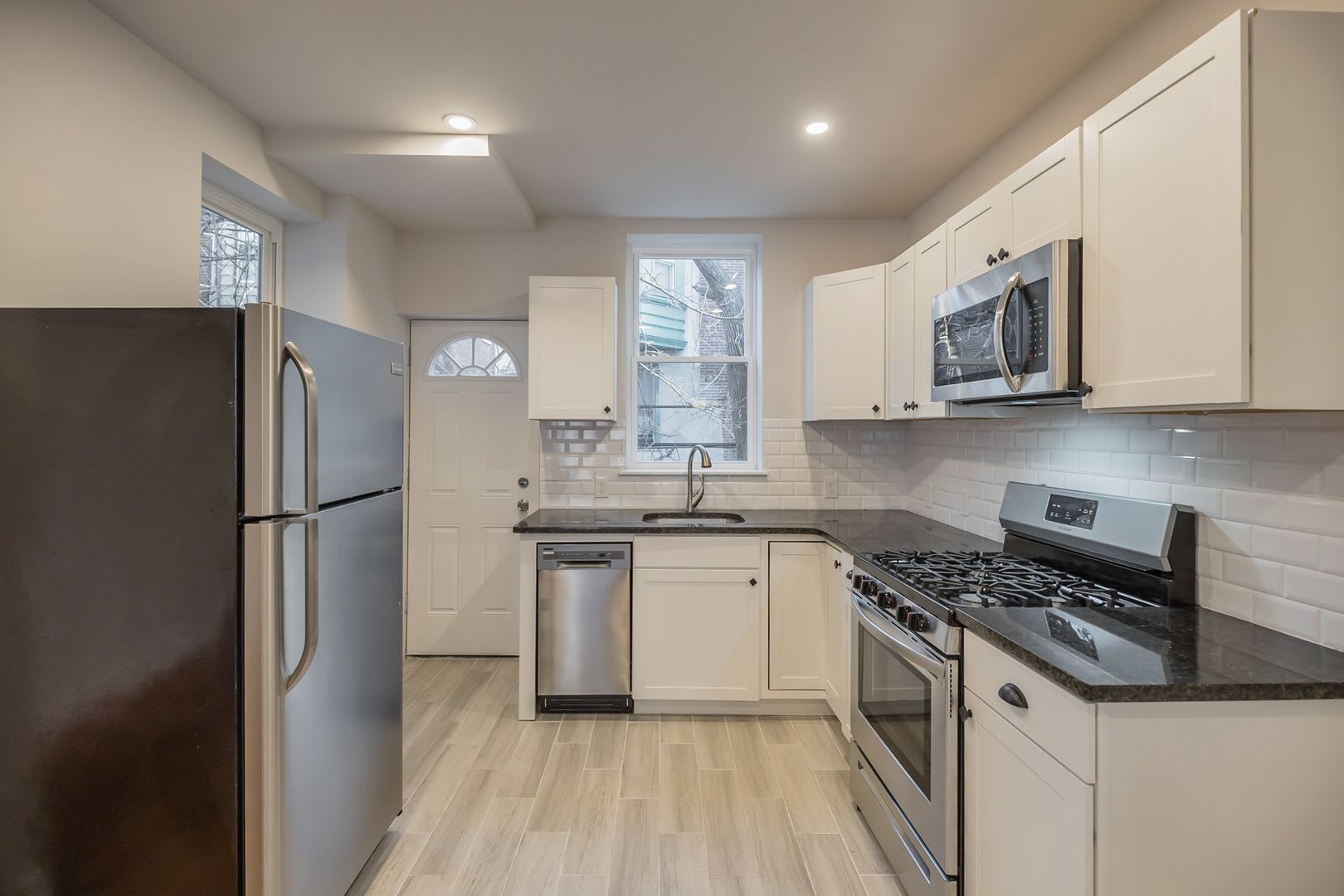 Bright And Open 2 Bedroom 1 Bath In West Philly Pet Friendly – photo 3