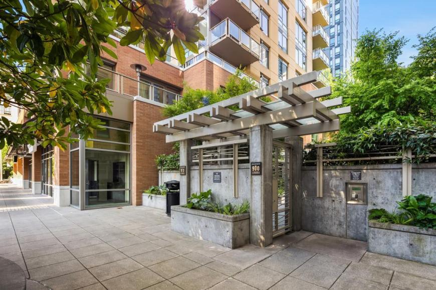 900 Lenora St – photo 2