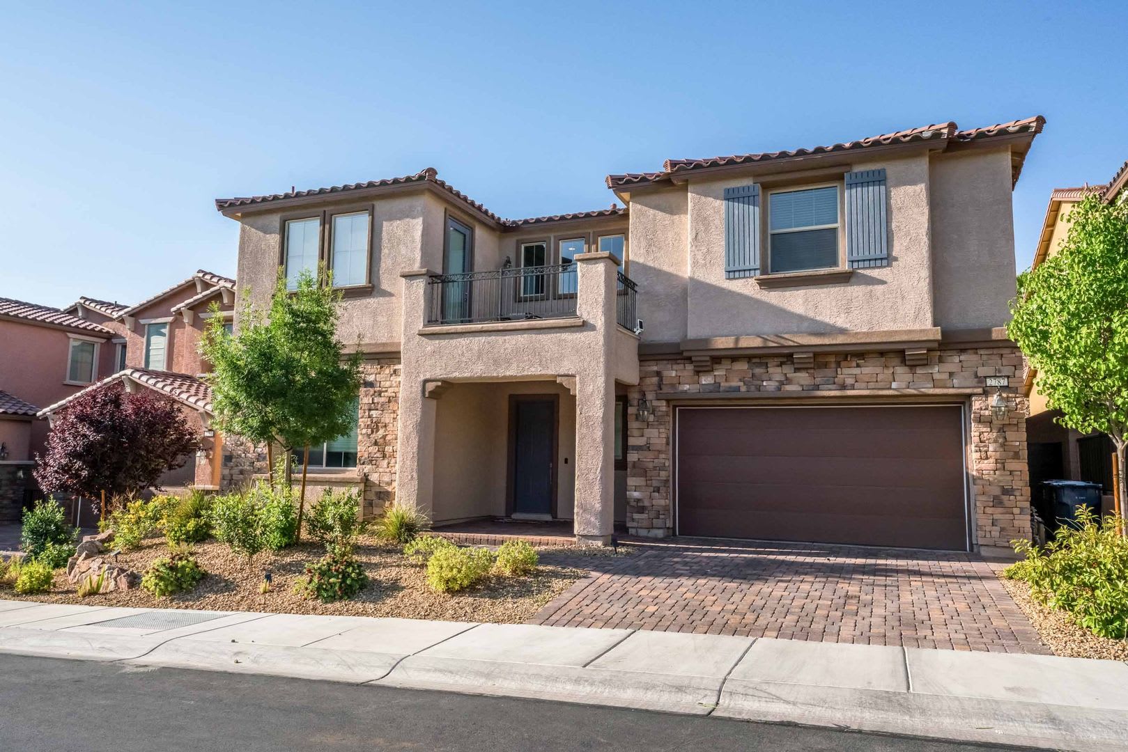 A stunning 4 Bedroom home nestled in the prestigious community in Henderson! – photo 2