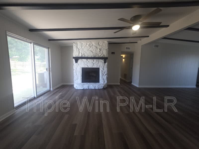 1516 Gregory St – photo 4