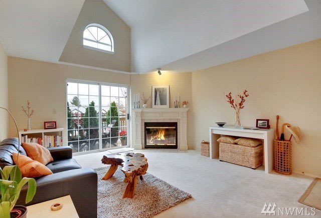 Top Level Condo in Des Moines – photo 1