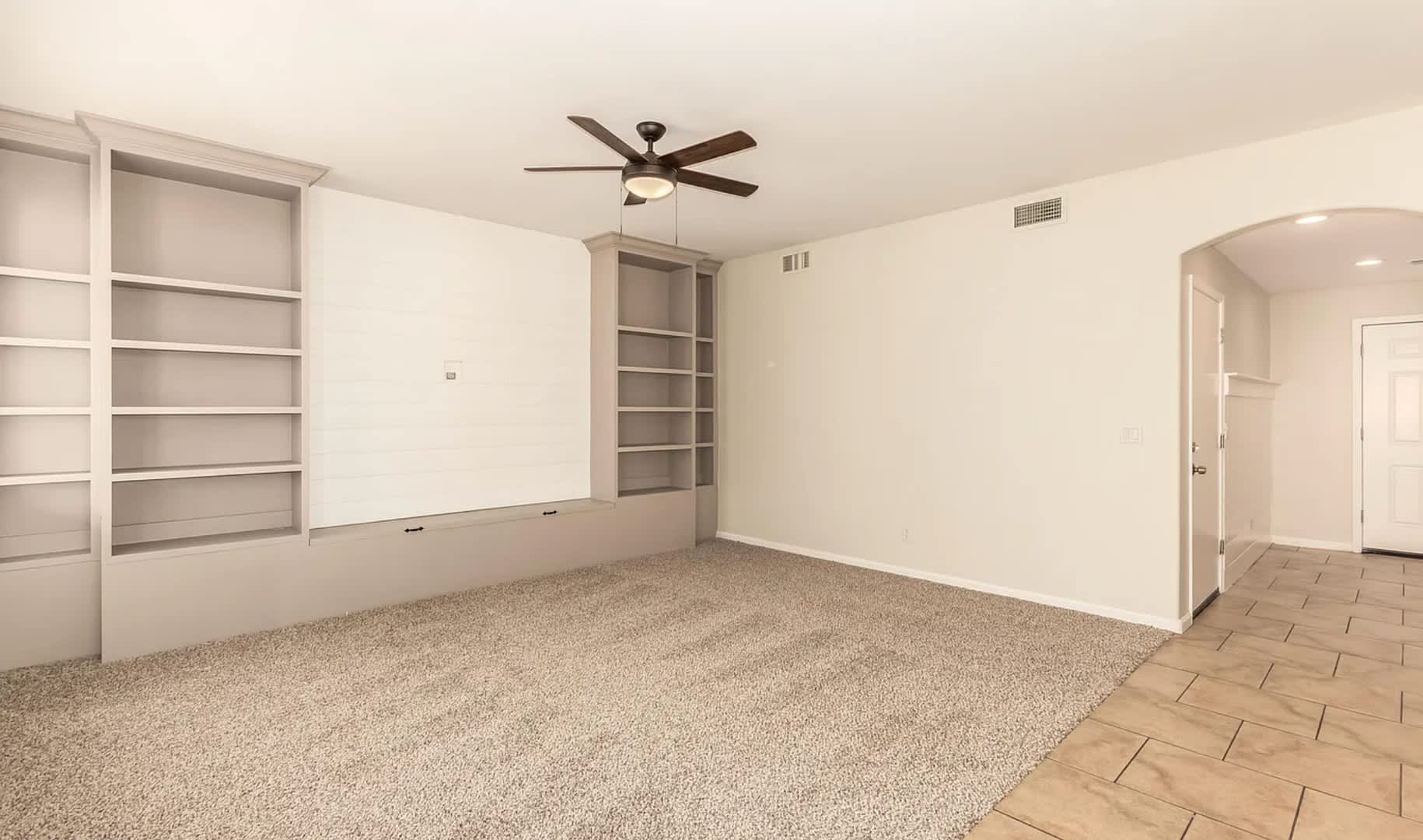 Beautifully Maintained 3 Bedroom Home With Rv Gate Near The Superstition Mountains – photo 3